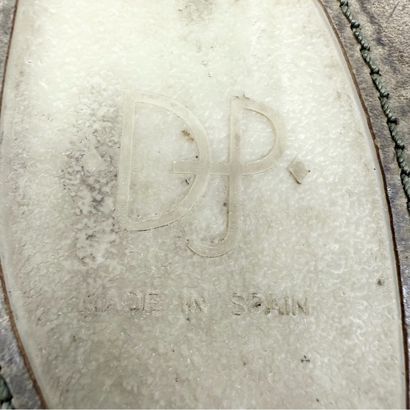 Donald J Pilner Kitten Heel Thong Sandal Size 11 - Picture 7 of 11